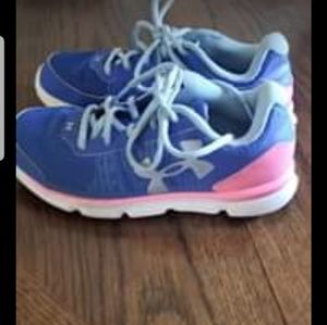 Under armour girls youth 4 1/2